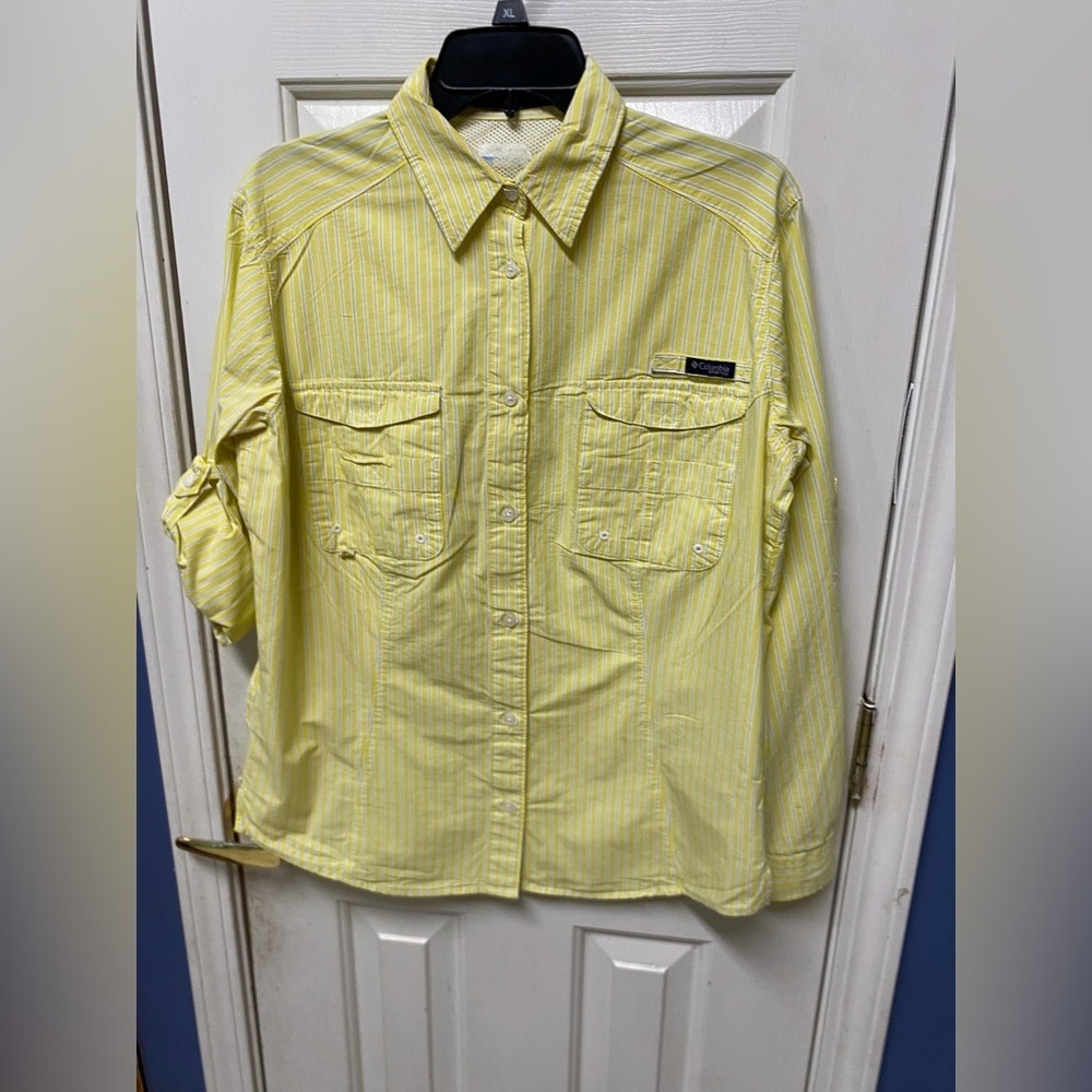 Columbia women’s shirt size M  yellow button down vented PFG Roll Tab  sleeve